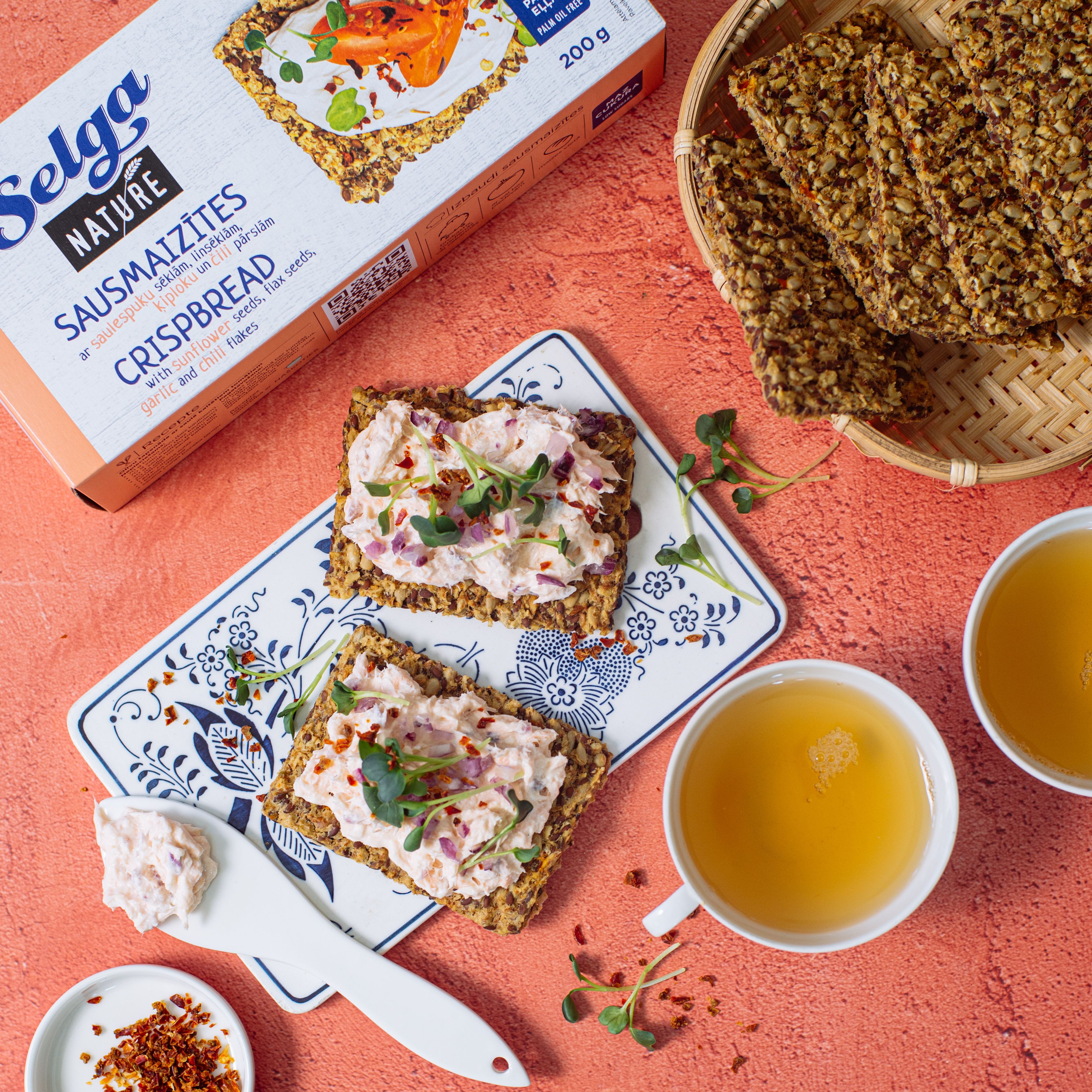 Selga sausmaizītes ar saulespuķu sēklām un čili + laša krēms ar dīgstiem