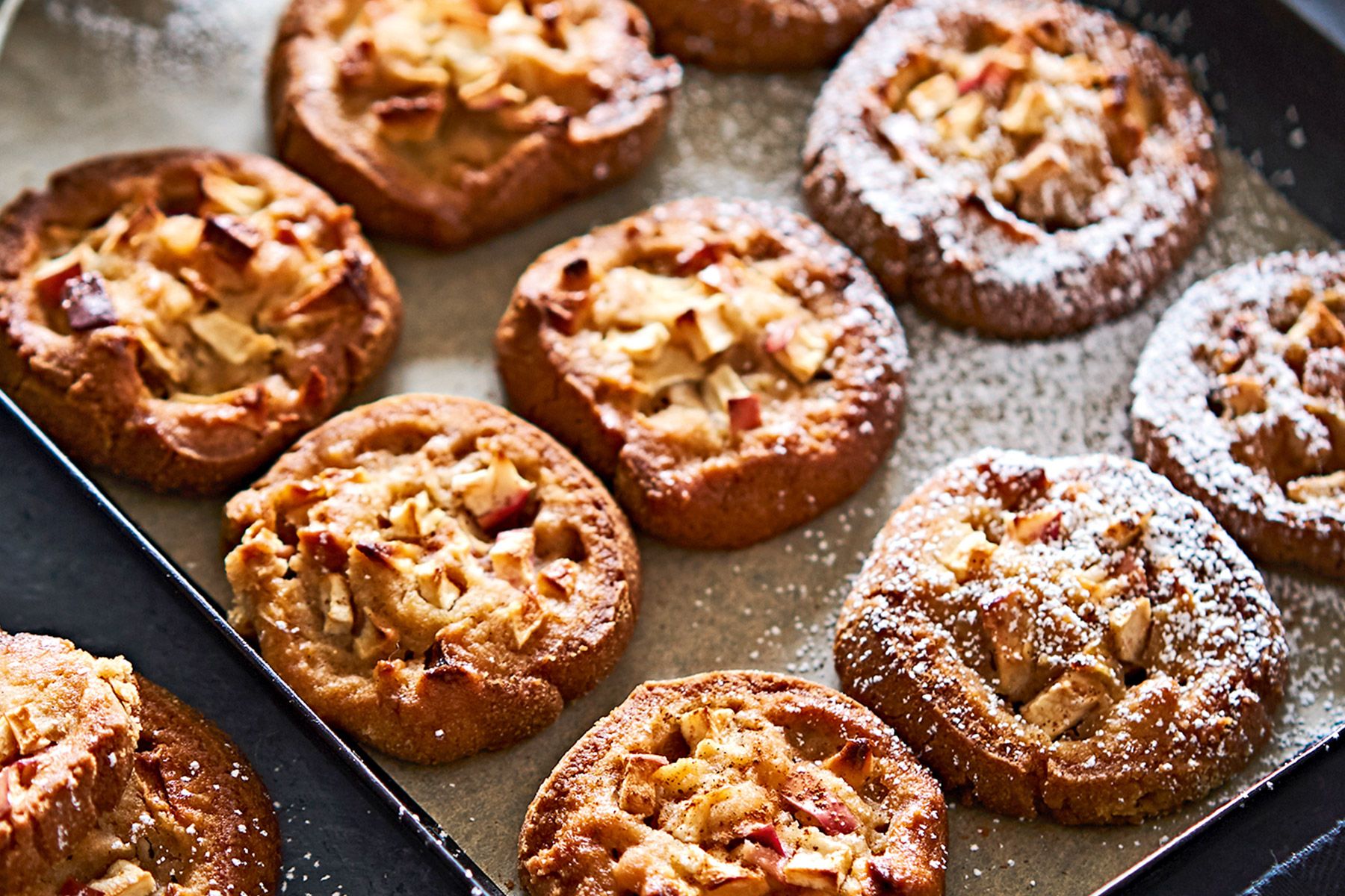 Cepumu un ābolu kūciņas ar marcipānu