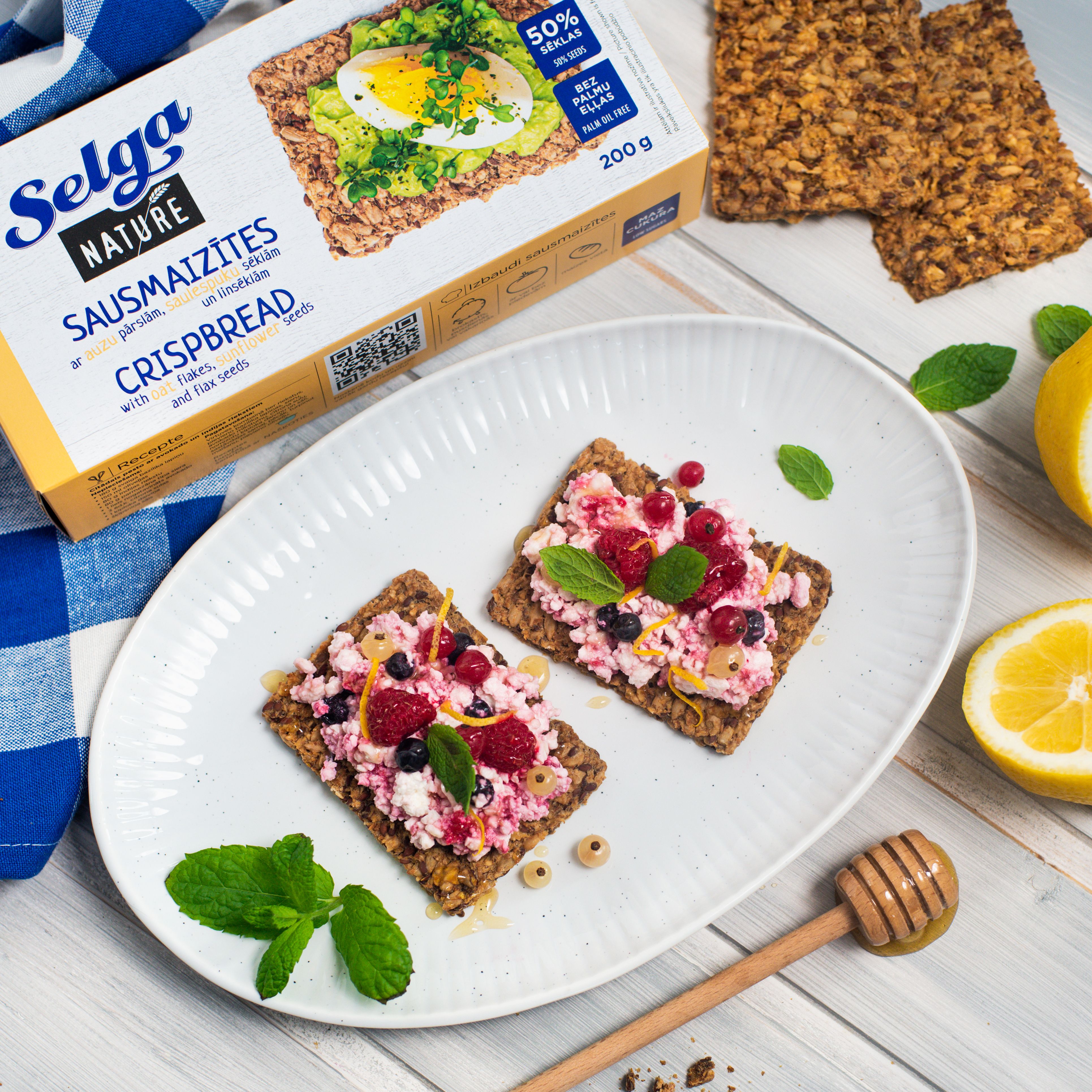 Selga sausmaizītes ar auzu pārslām + biezpiens ar ogām