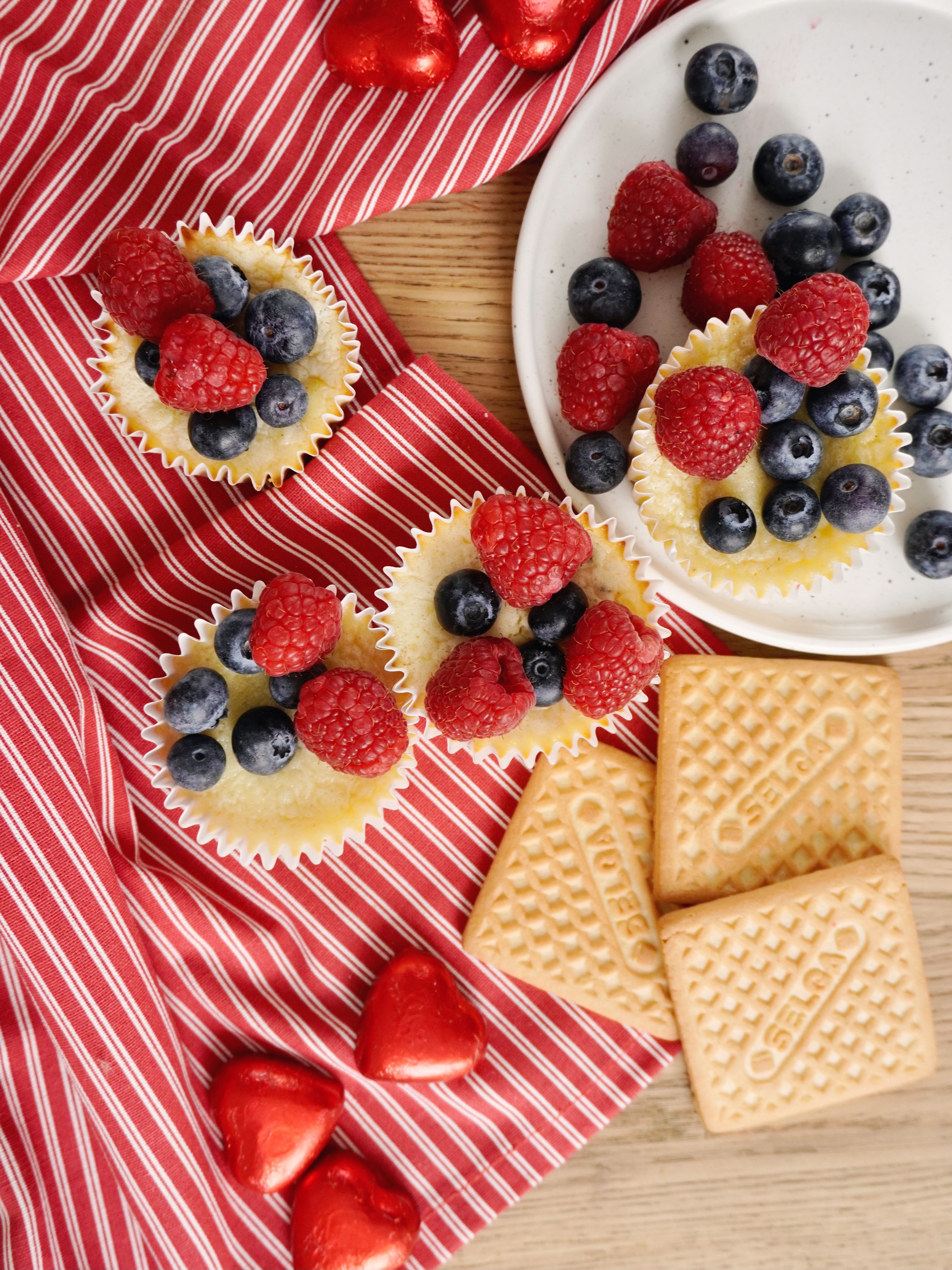 Mazas siera kūciņas ar ogām